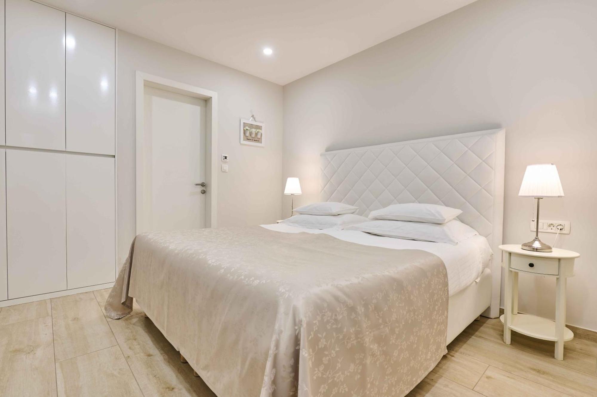 Best Location Rooms Split Room photo