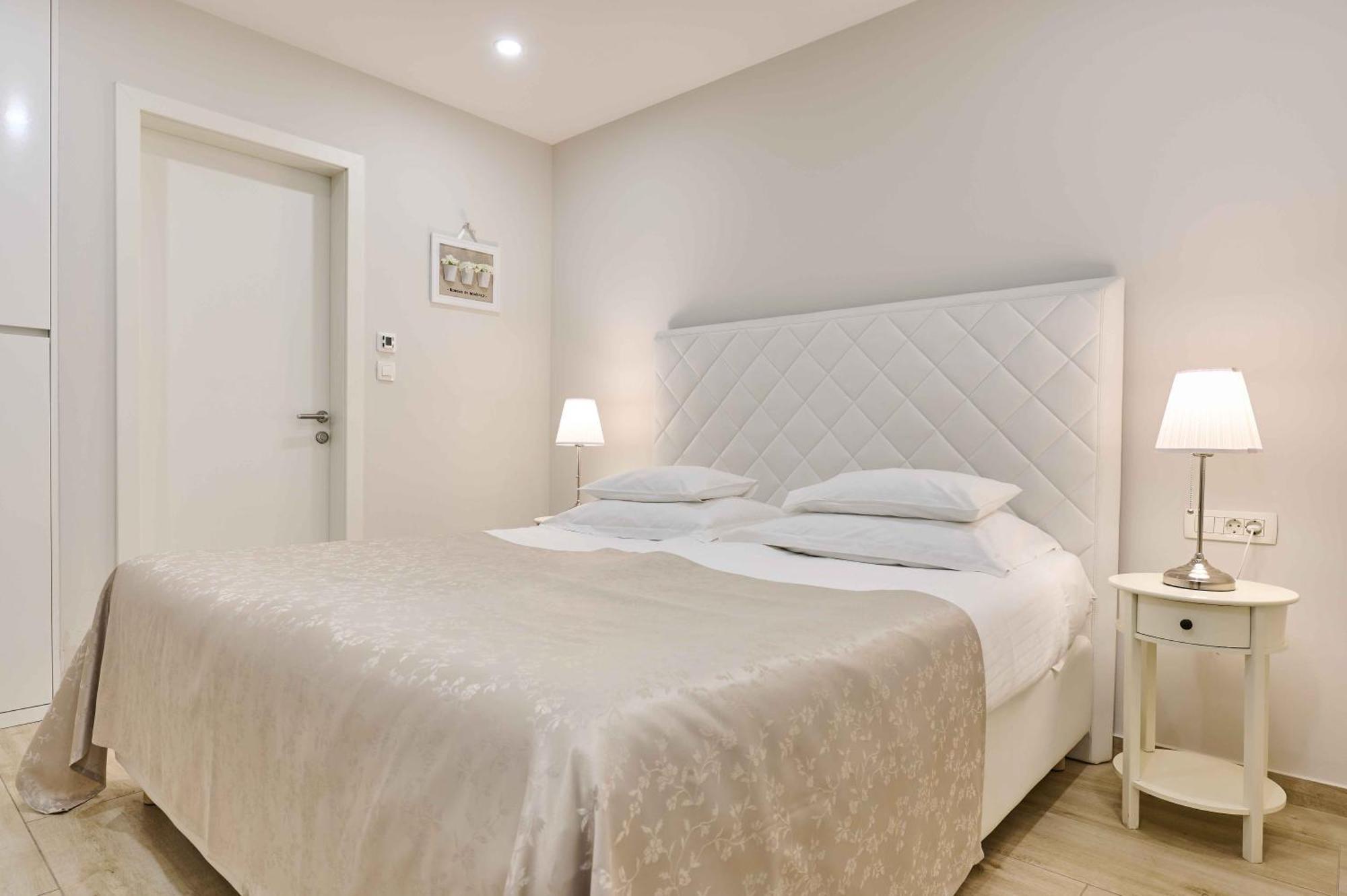 Best Location Rooms Split Room photo