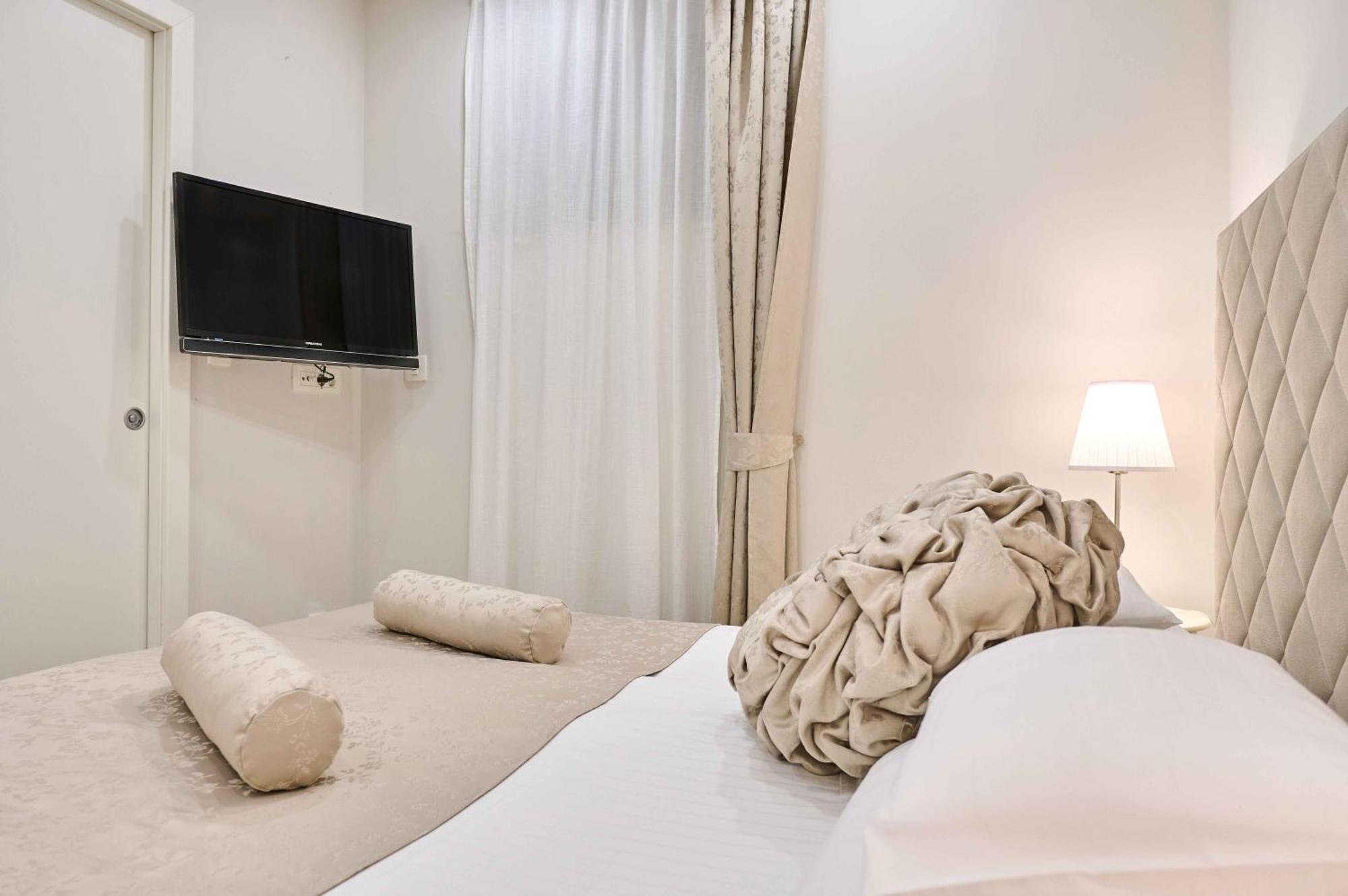 Best Location Rooms Split Room photo