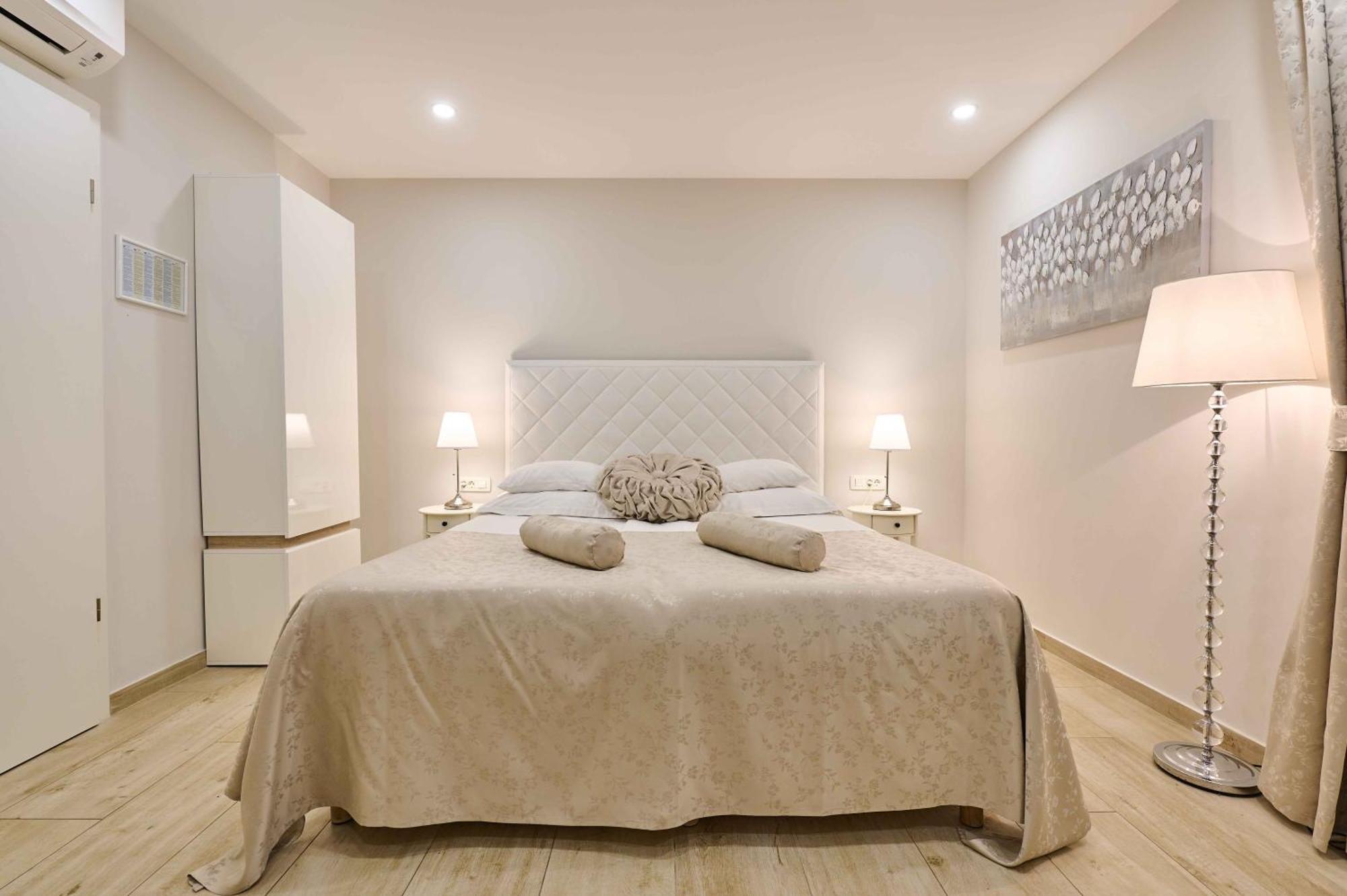 Best Location Rooms Split Room photo