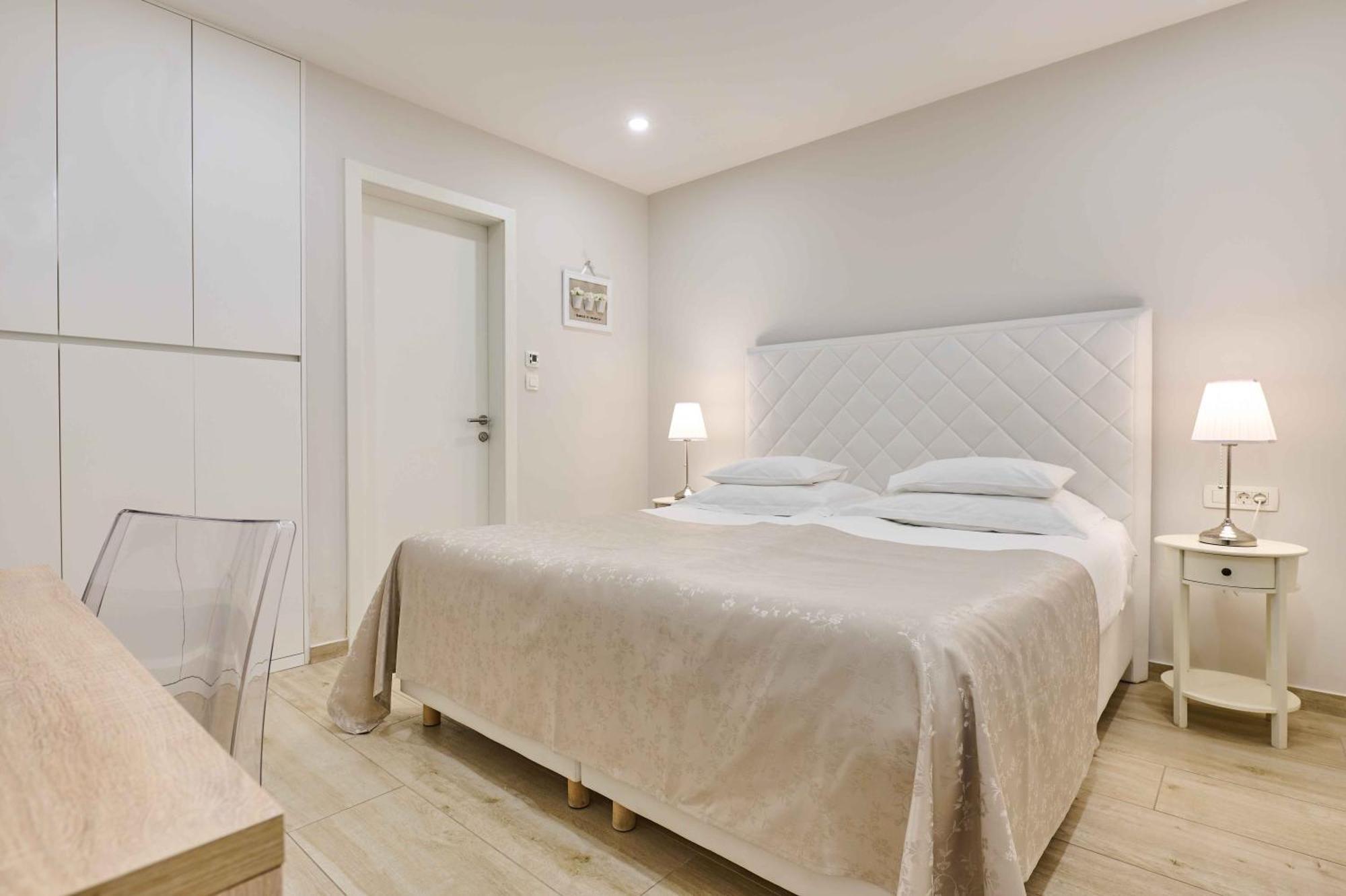 Best Location Rooms Split Room photo